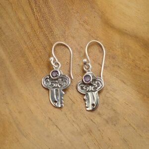 anting perak kunci