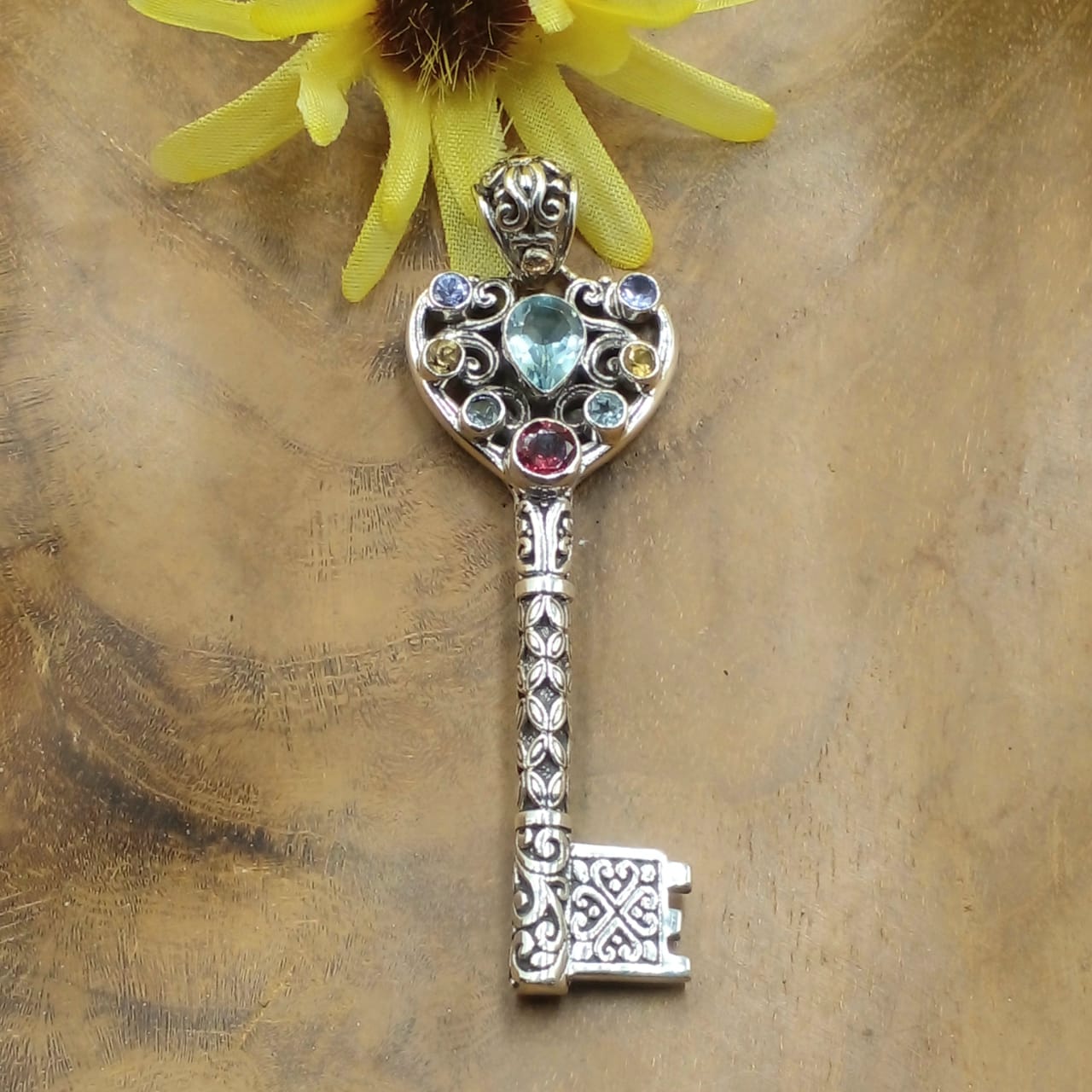 Liontin Kunci Perak Bali