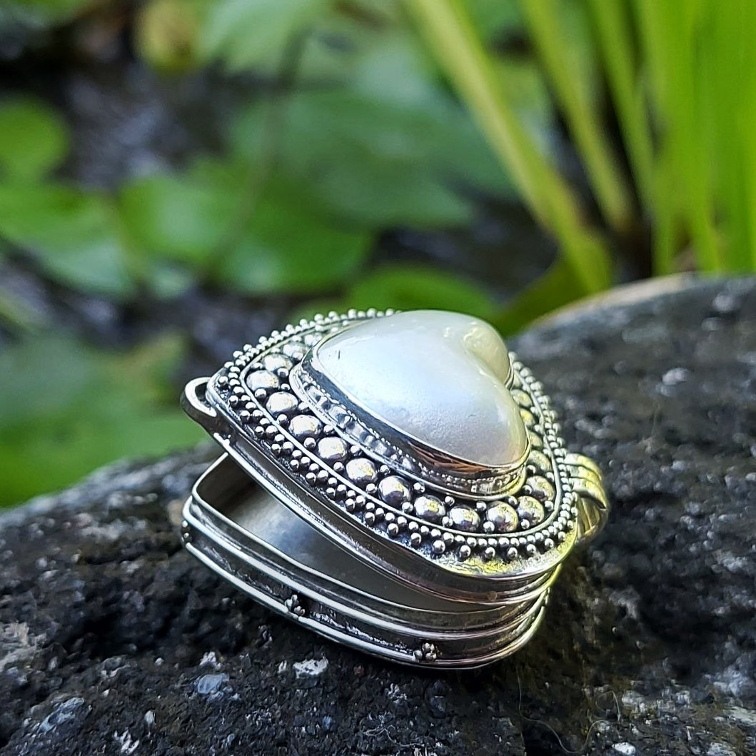 Liontin Love Perak dengan Mutiara Mabe P796 - Gambar 2