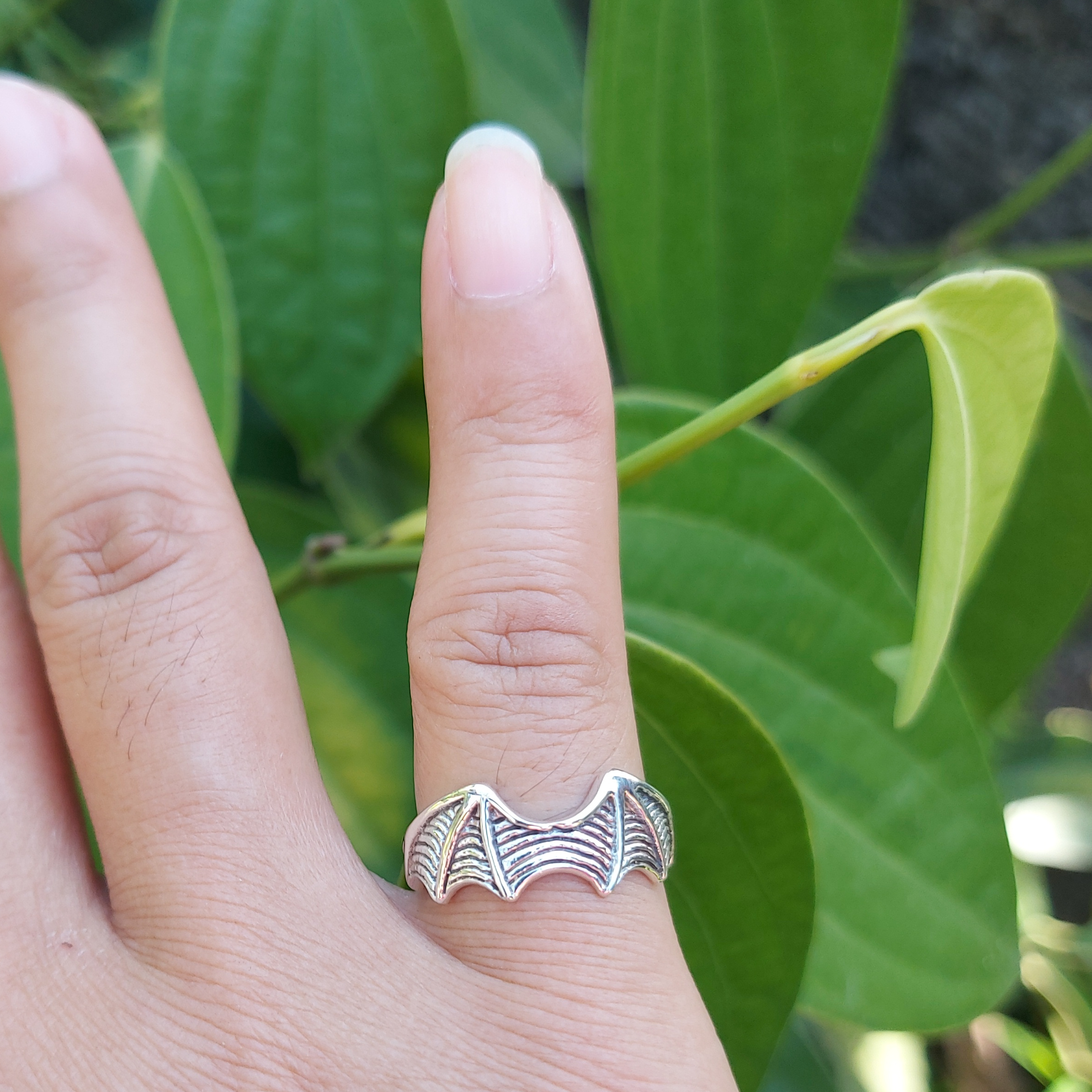 Cincin Perak Sayap Kelelawar Motif Garis R774 - Gambar 4