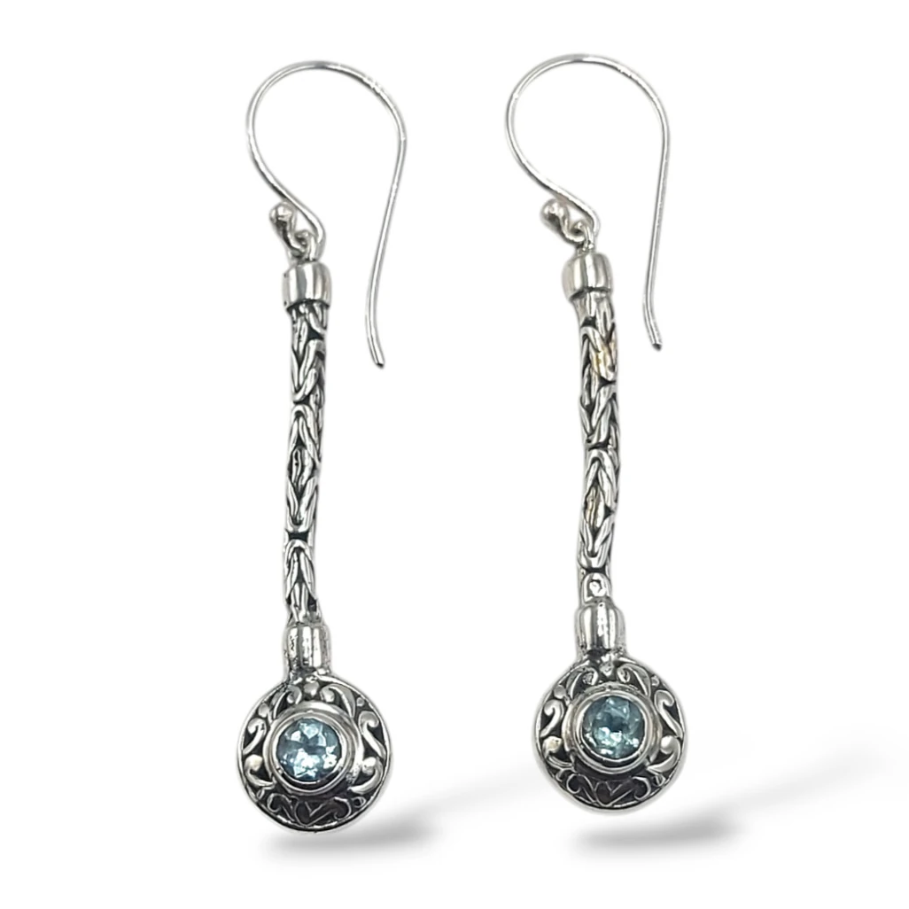 anting gantung wanita