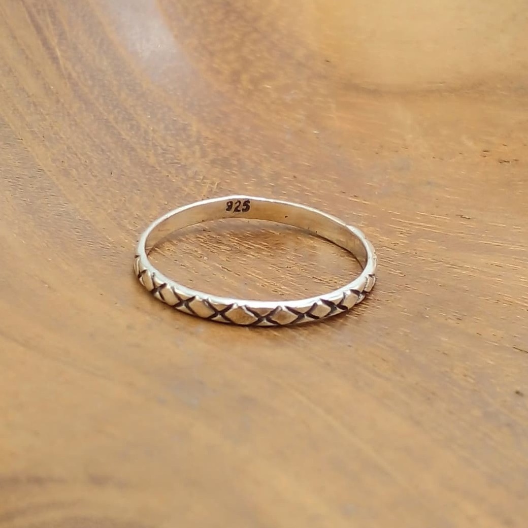 Cincin Perak Motif Silang (X Pattern) R690 - Gambar 3